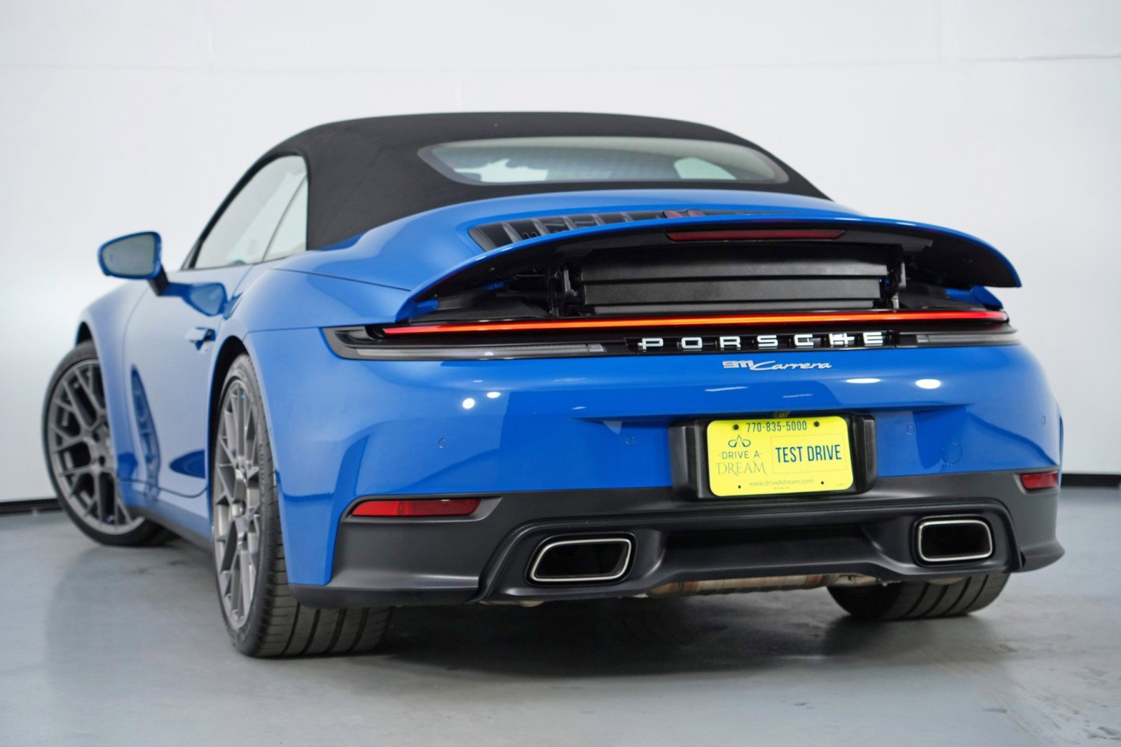 Used 2025 Porsche 911 Carrera RWD image 6