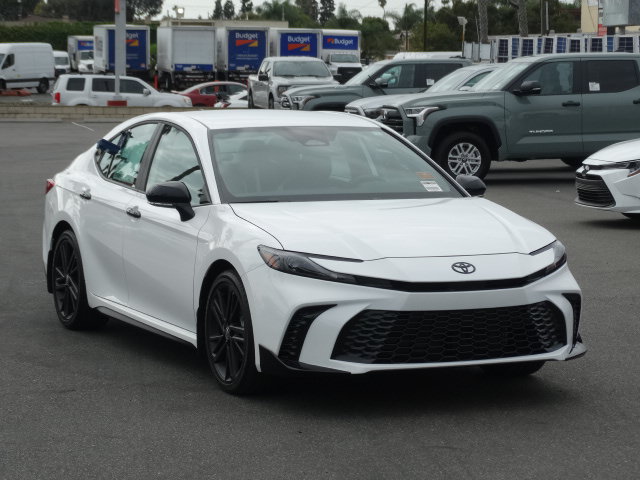 New 2026 Toyota Camry Hybrid FWD image 2
