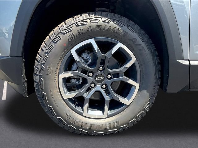 New 2027 Chevrolet Equinox ACTIV w/ Safety and Technology Package FWD image 15