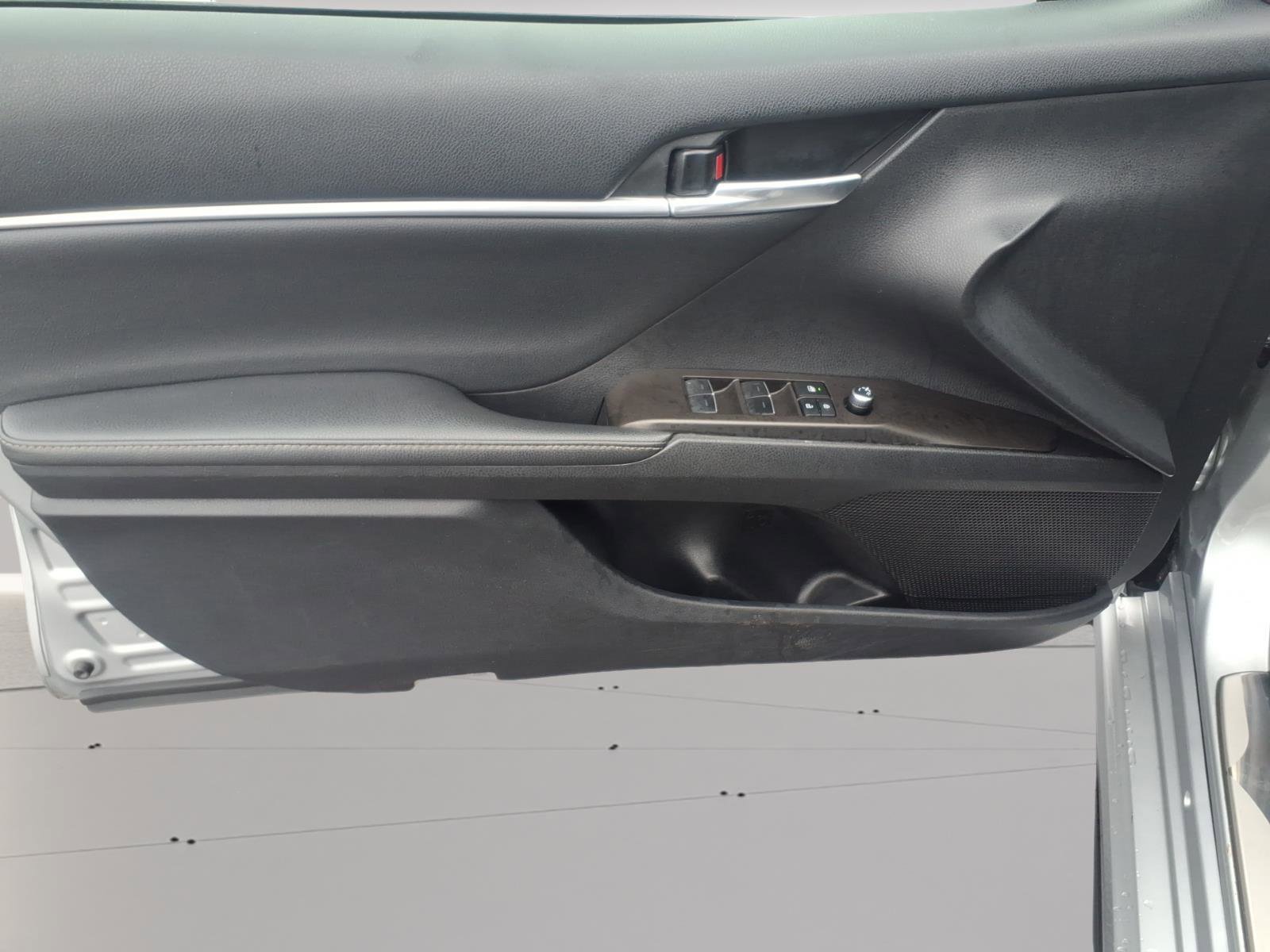 Used 2023 Toyota Camry SE image 11