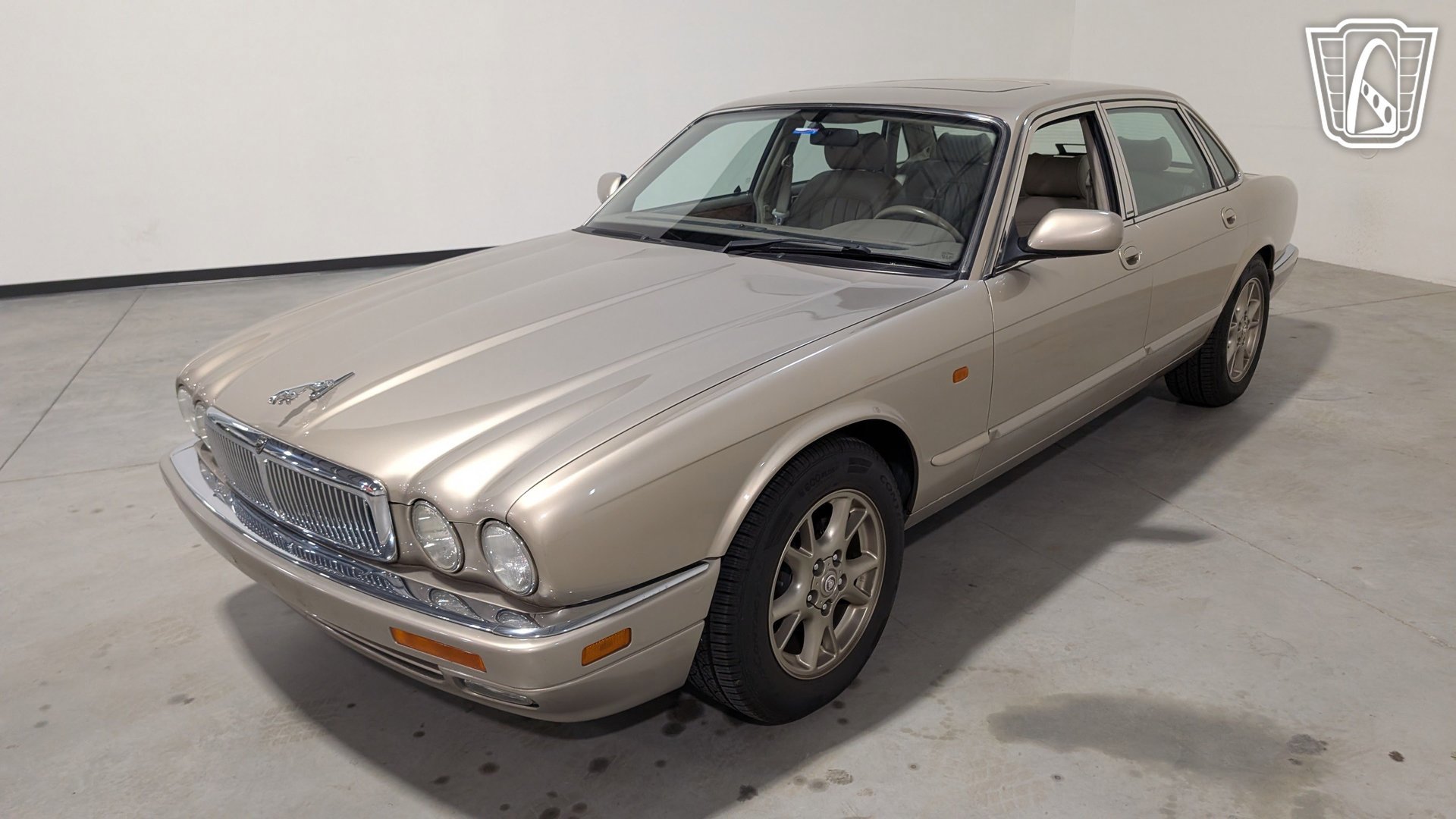 Used 1996 Jaguar XJ6 RWD image 2