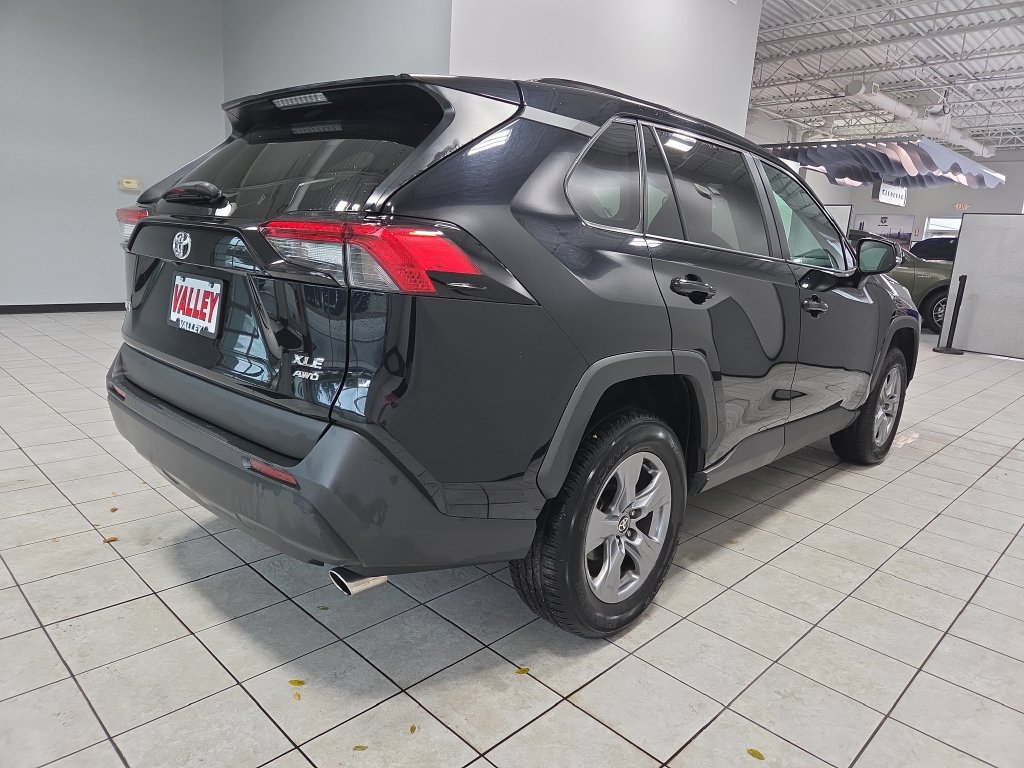 Used 2024 Toyota RAV4 XLE AWD/4WD image 11