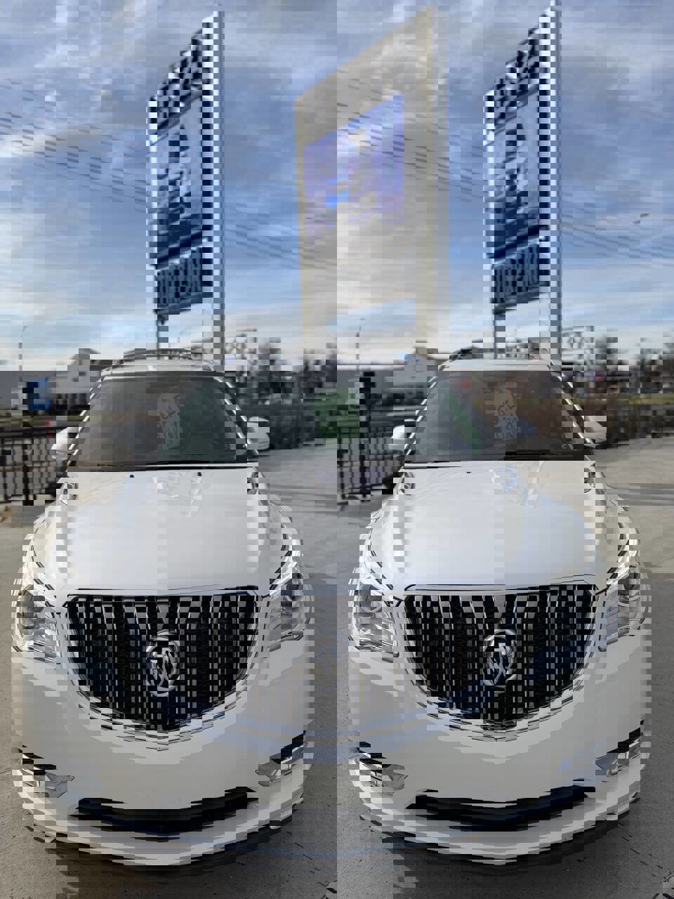 Used 2017 Buick Enclave Premium image 2