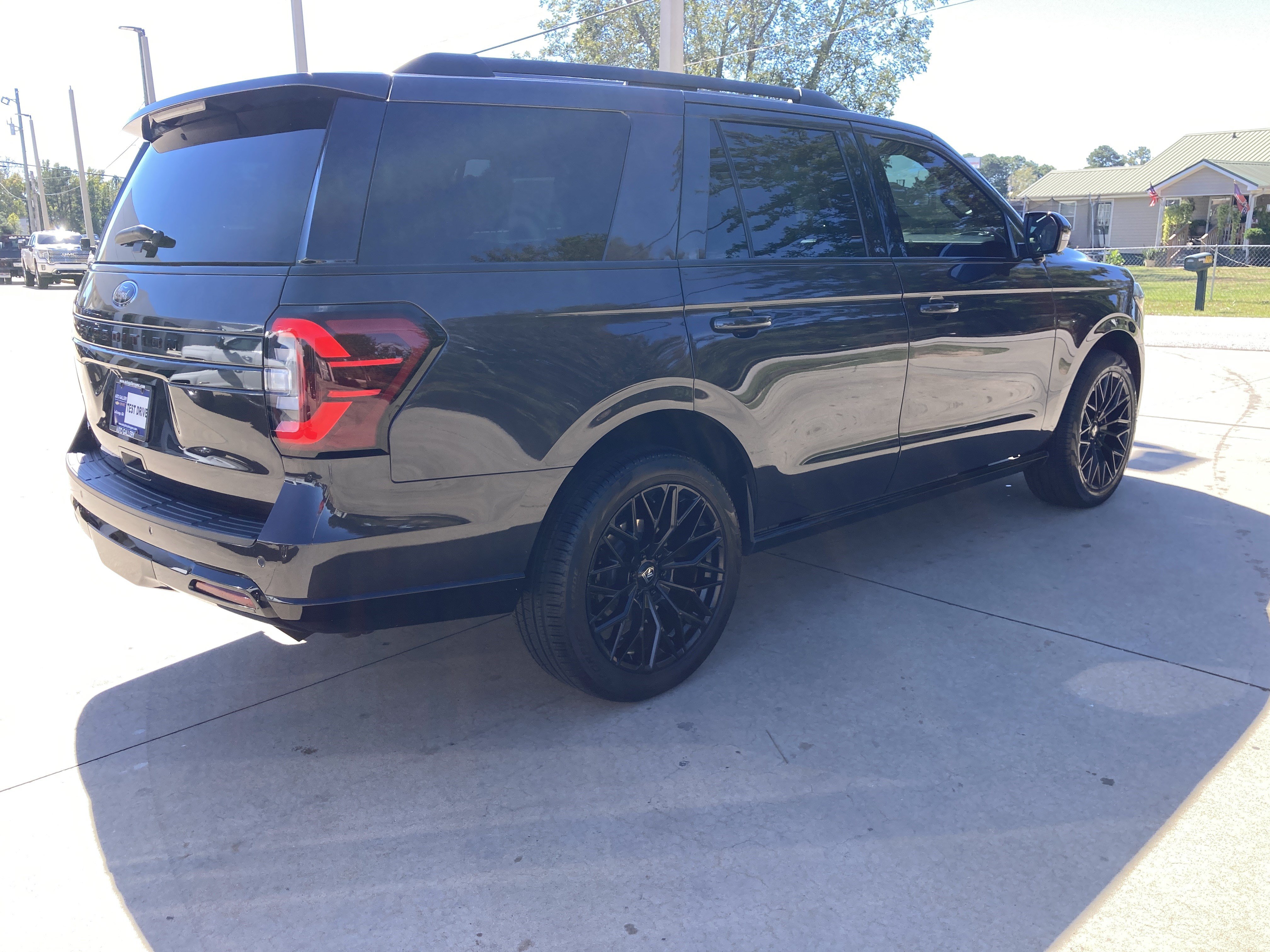 Used 2024 Ford Expedition Limited RWD image 6