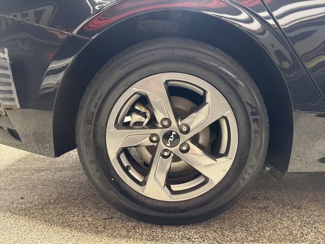 Used 2023 Kia K5 LXS image 21