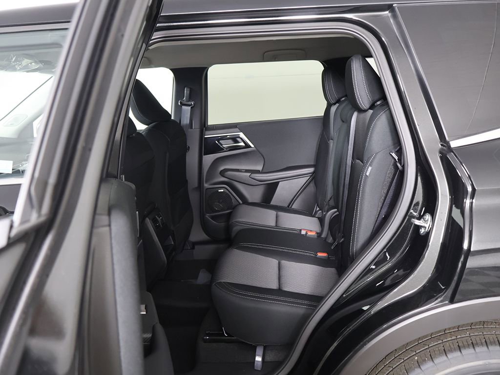 New 2026 Mitsubishi Outlander ES FWD image 28