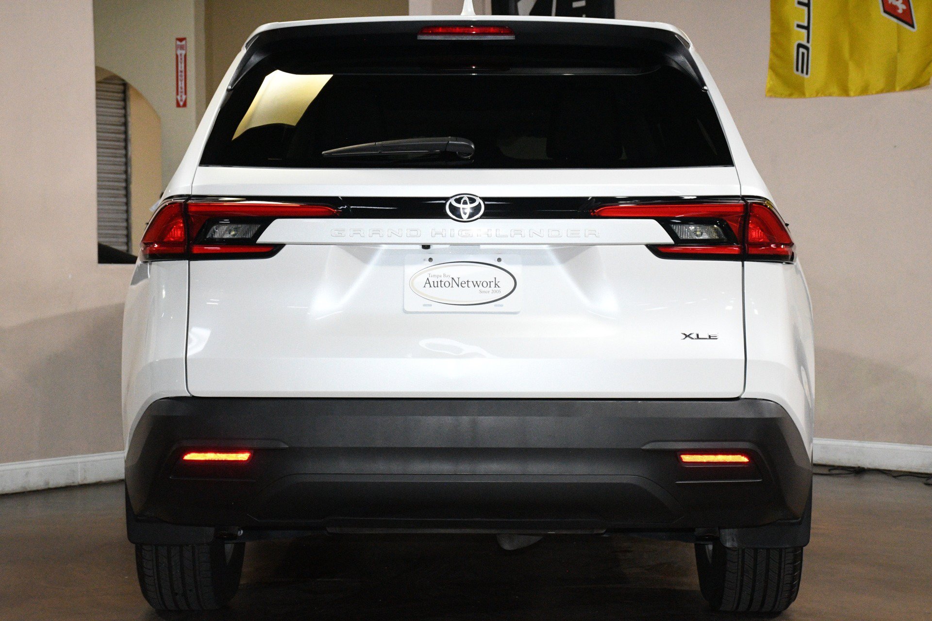 Used 2024 Toyota Grand Highlander FWD image 2
