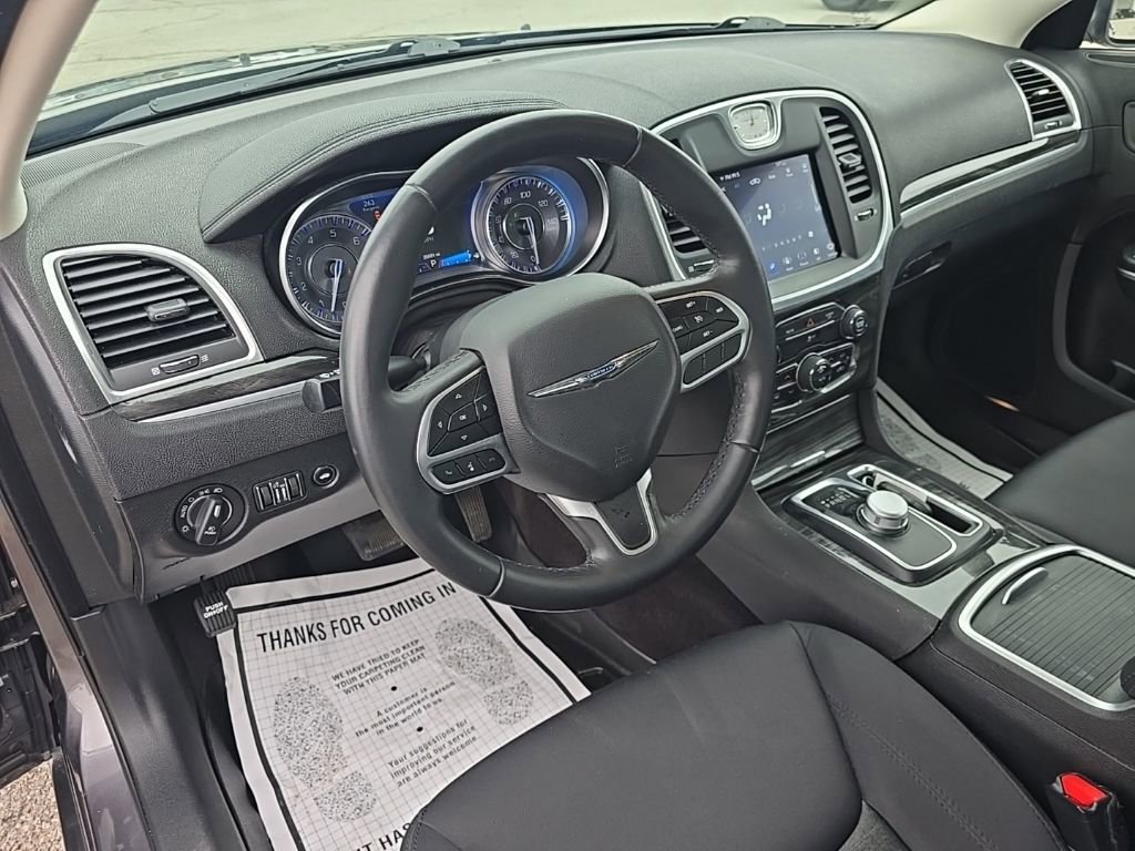 Certified 2018 Chrysler 300 Touring w/ Driver Convenience Group image 14