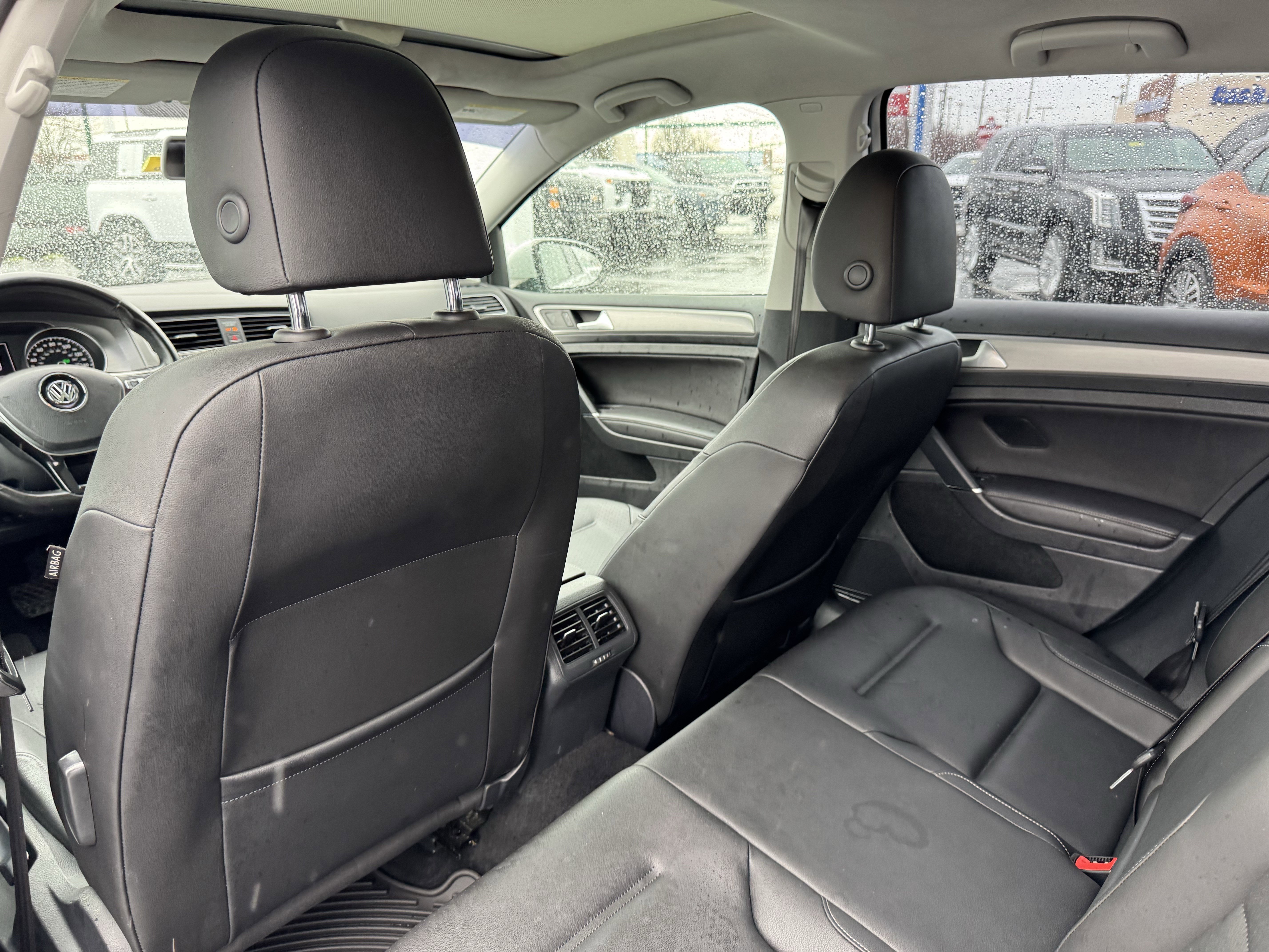 Used 2016 Volkswagen Golf SE image 33