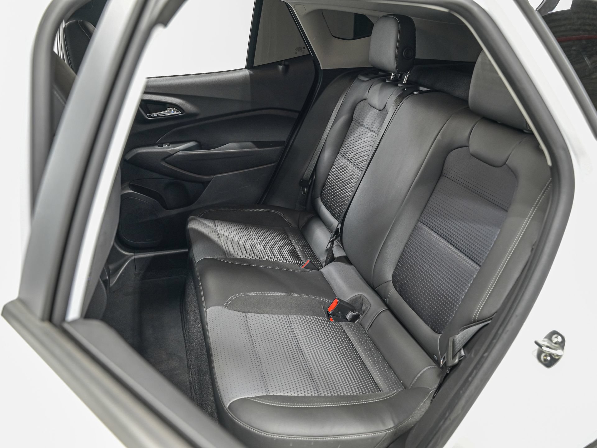 Used 2024 Chevrolet Trax LT FWD image 29