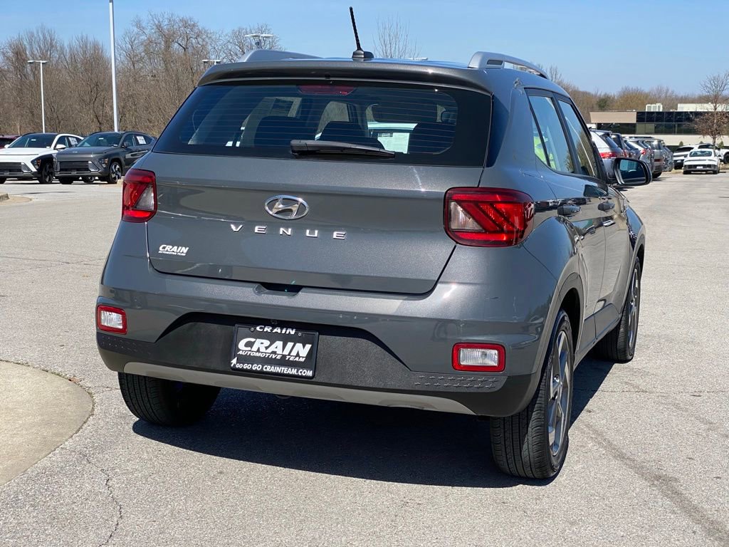 Used 2024 Hyundai Venue SEL image 8