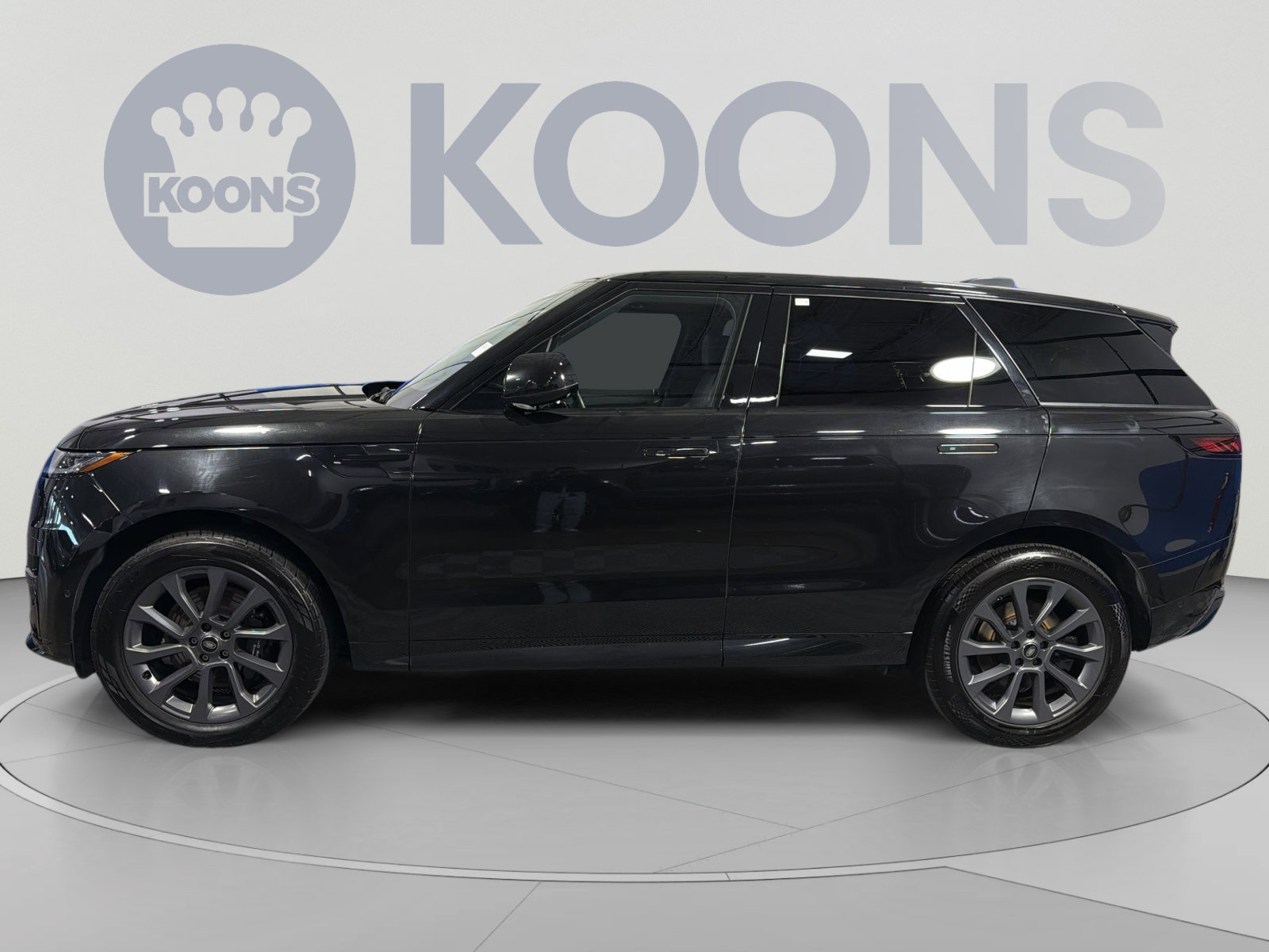 Used 2024 Land Rover Range Rover Sport Dynamic SE AWD/4WD image 2