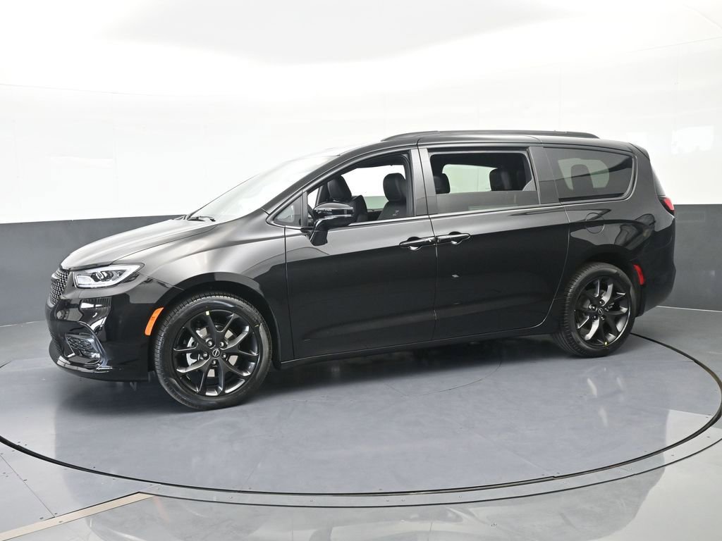 New 2026 Chrysler Pacifica Select w/ S Appearance Package FWD image 2