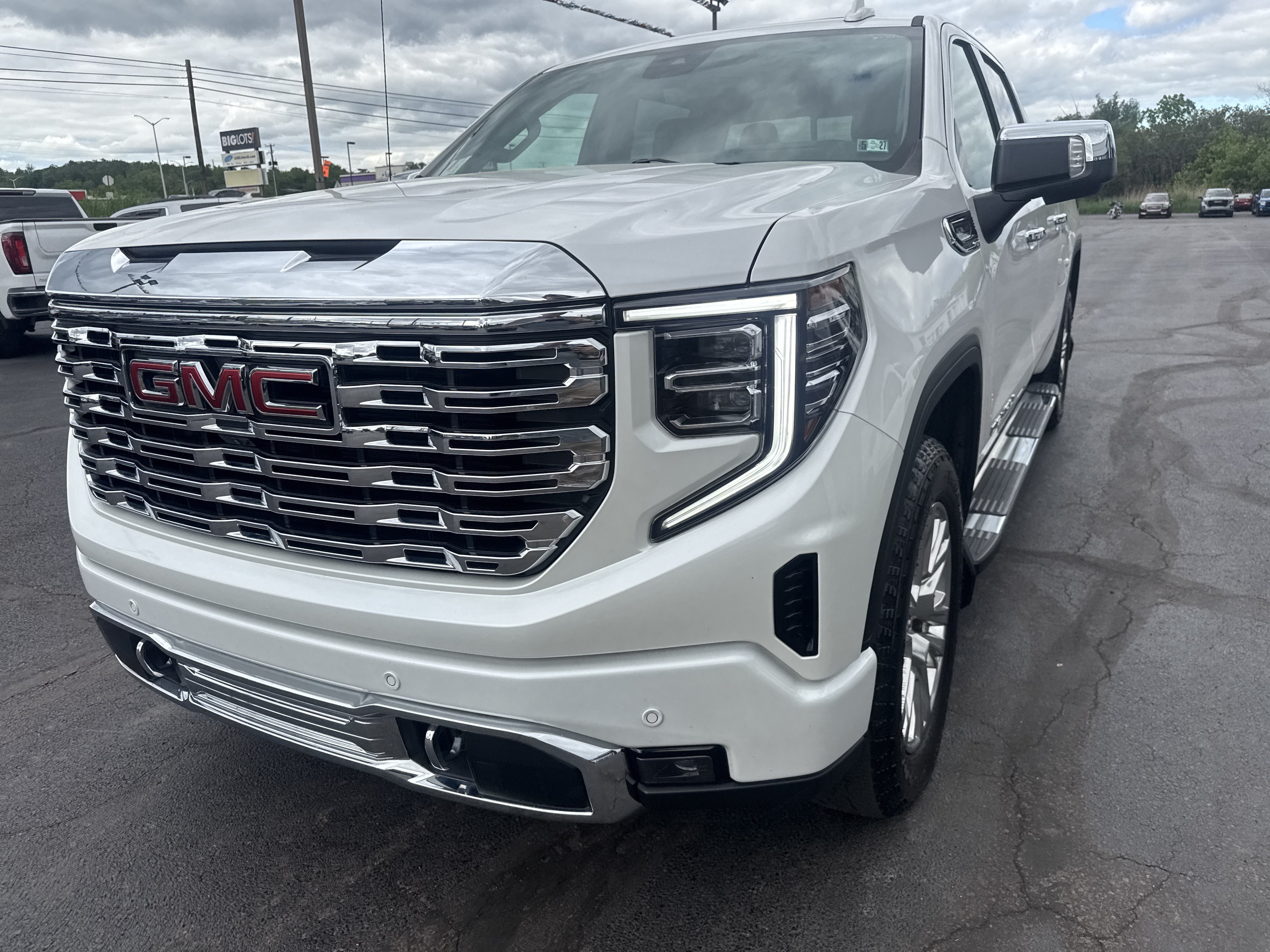 Used 2024 GMC Sierra 1500 Denali w/ Technology Package AWD/4WD image 14