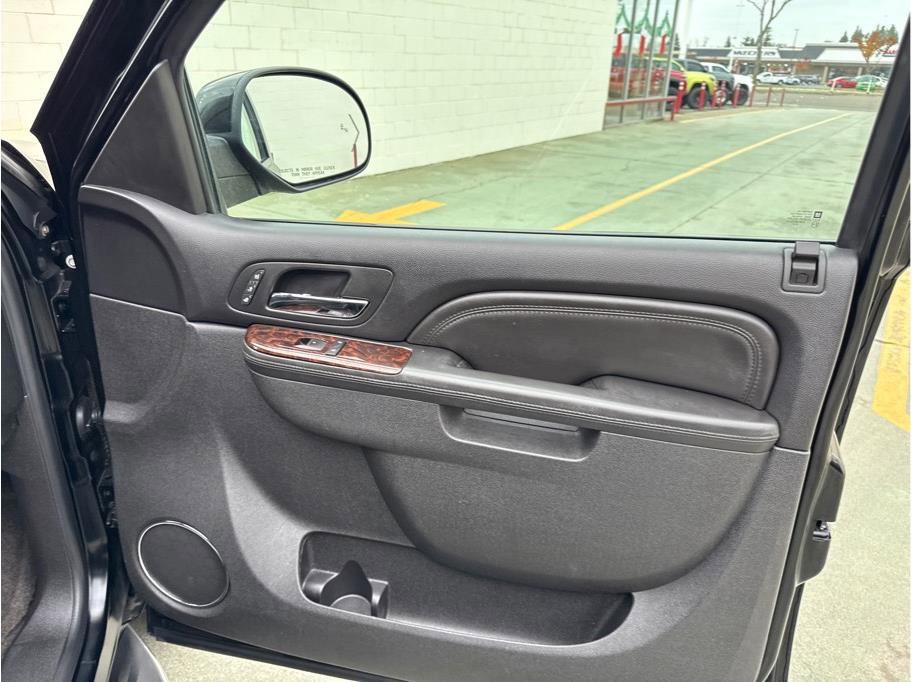 Used 2010 GMC Yukon Denali image 25