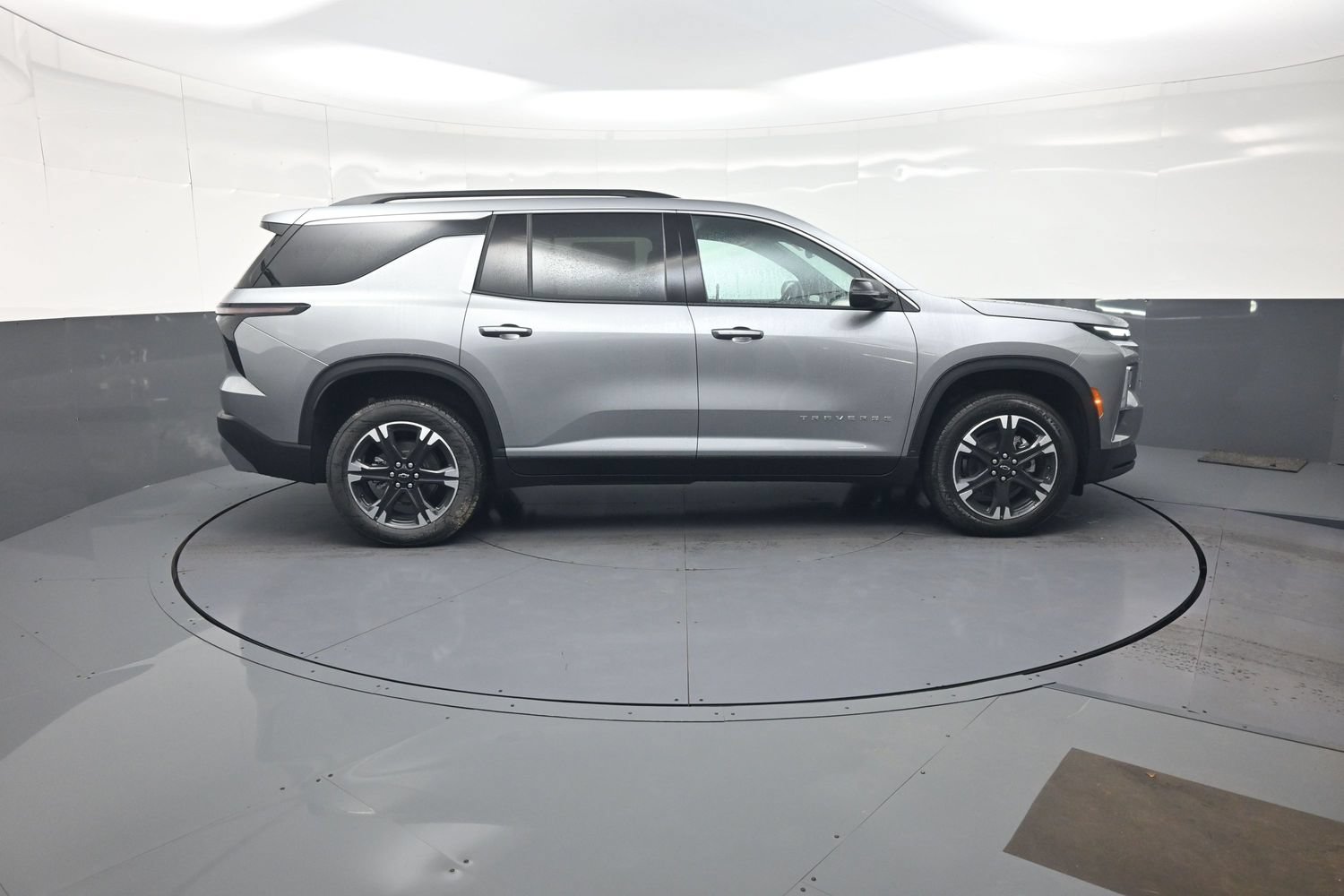 New 2027 Chevrolet Traverse LT w/ Sun and Wheel Package AWD/4WD image 2