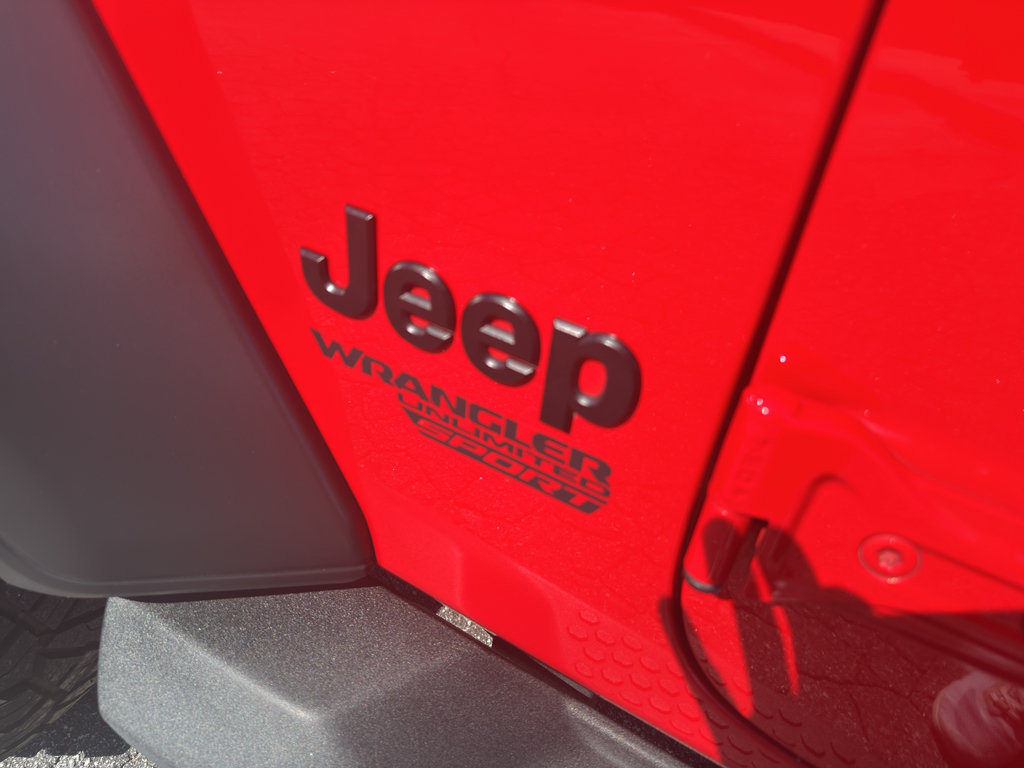 Used 2021 Jeep Wrangler Unlimited Sport w/ Technology Group AWD/4WD image 9