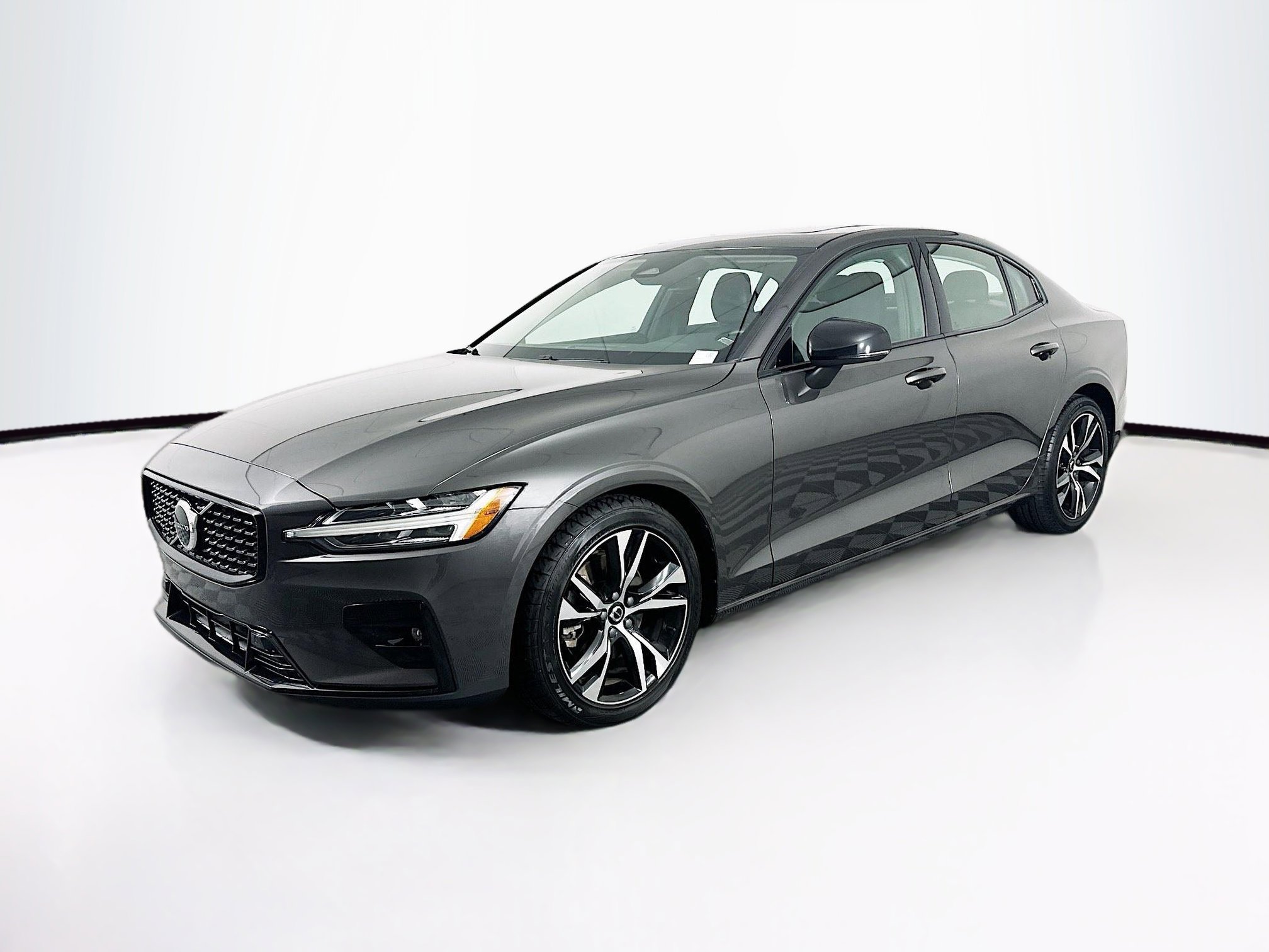 Used 2024 Volvo S60 B5 Core FWD image 3