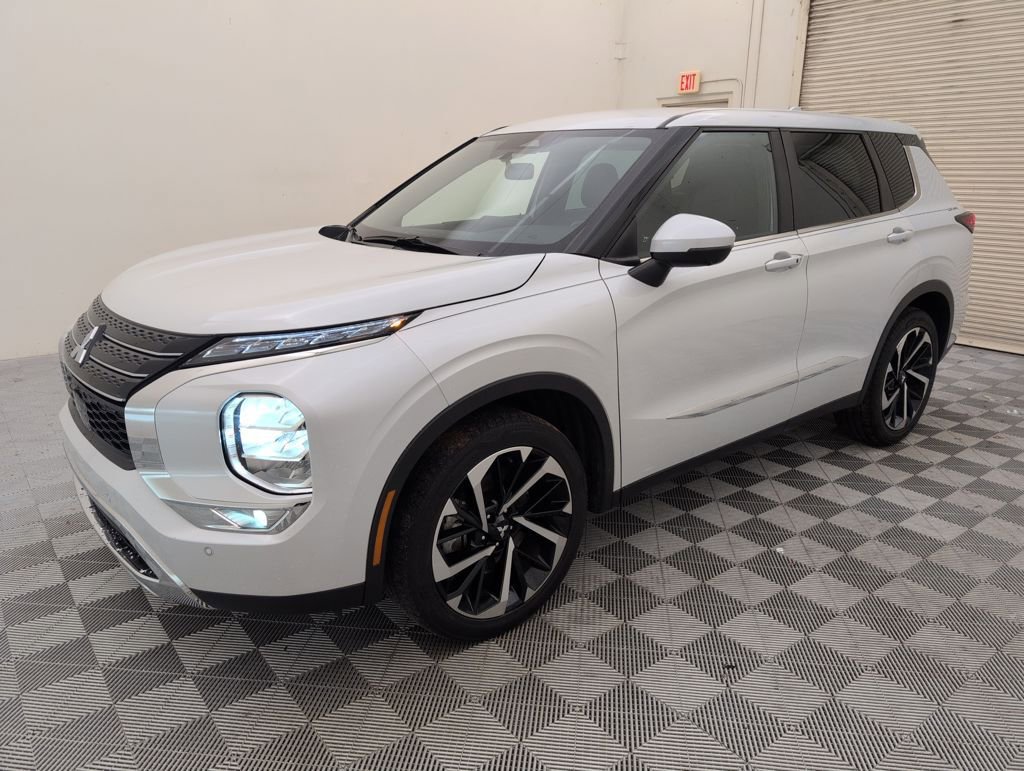 Used 2022 Mitsubishi Outlander SE image 8