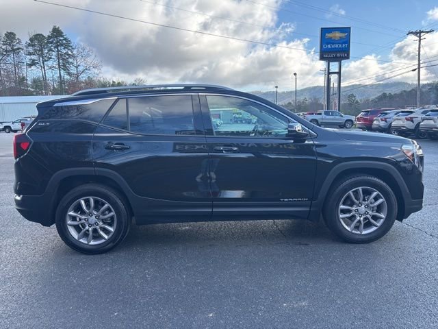 Used 2024 GMC Terrain SLT image 3