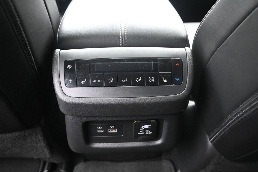 Used 2024 Nissan Pathfinder Platinum FWD image 26