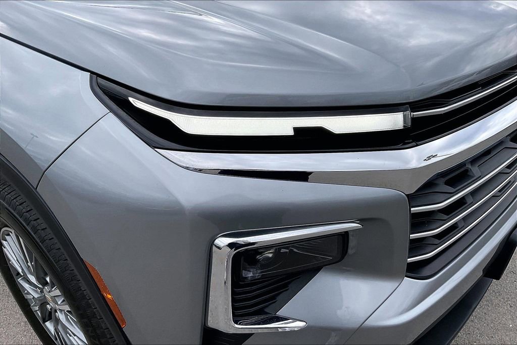 Used 2025 Chevrolet Traverse LT image 40