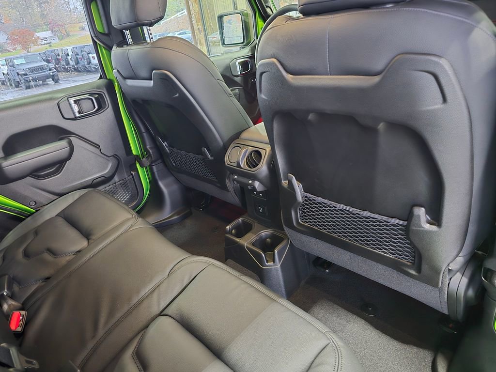 New 2025 Jeep Wrangler Unlimited Rubicon w/ Technology Group image 24