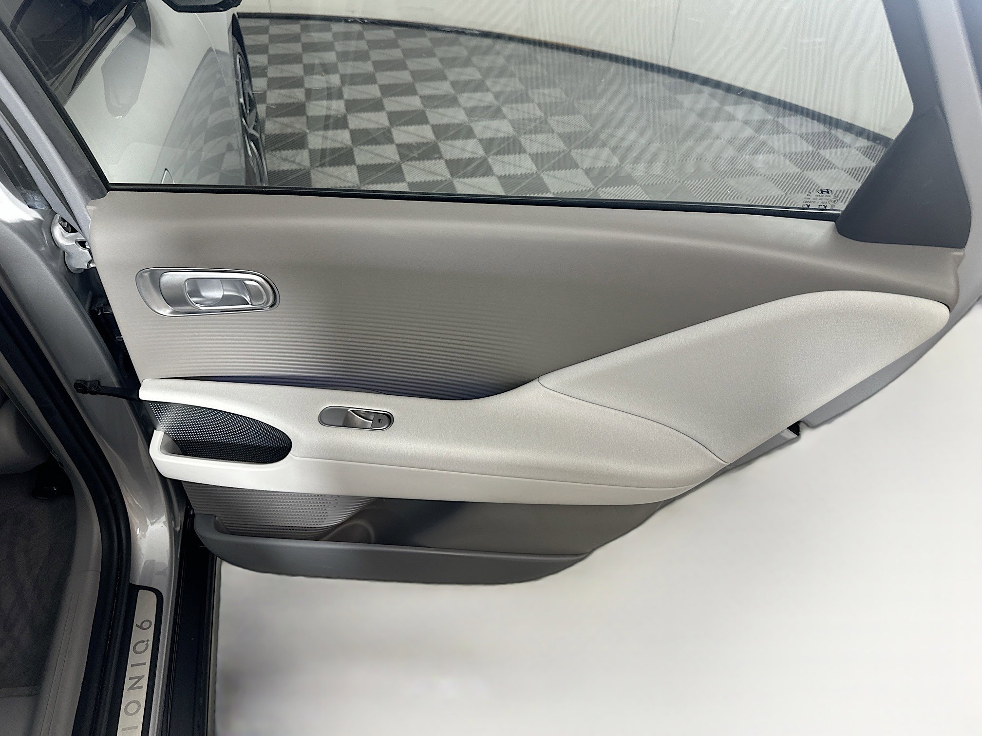 Used 2023 Hyundai Ioniq 6 Limited RWD image 30