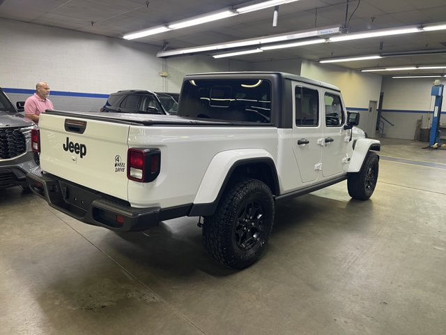 Used 2022 Jeep Gladiator Sport AWD/4WD image 9