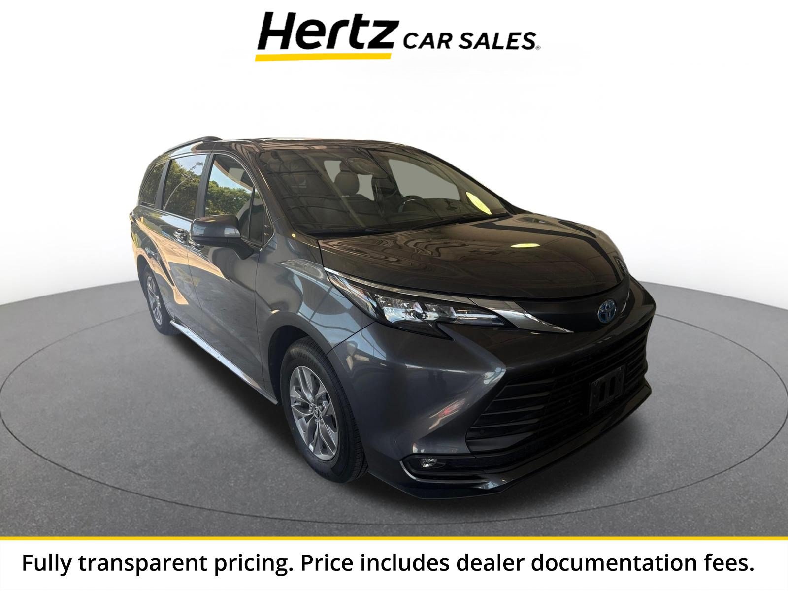 Used 2025 Toyota Sienna XLE FWD image 1