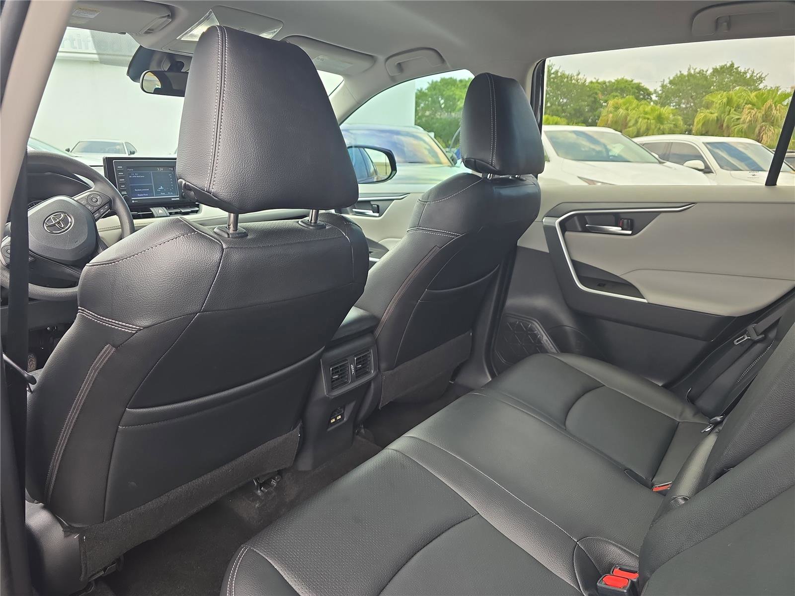 Used 2021 Toyota RAV4 XLE FWD image 10