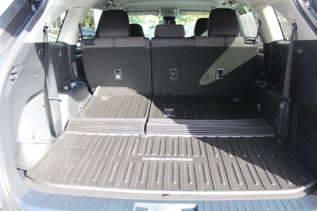 Used 2022 Toyota Highlander LE FWD image 29