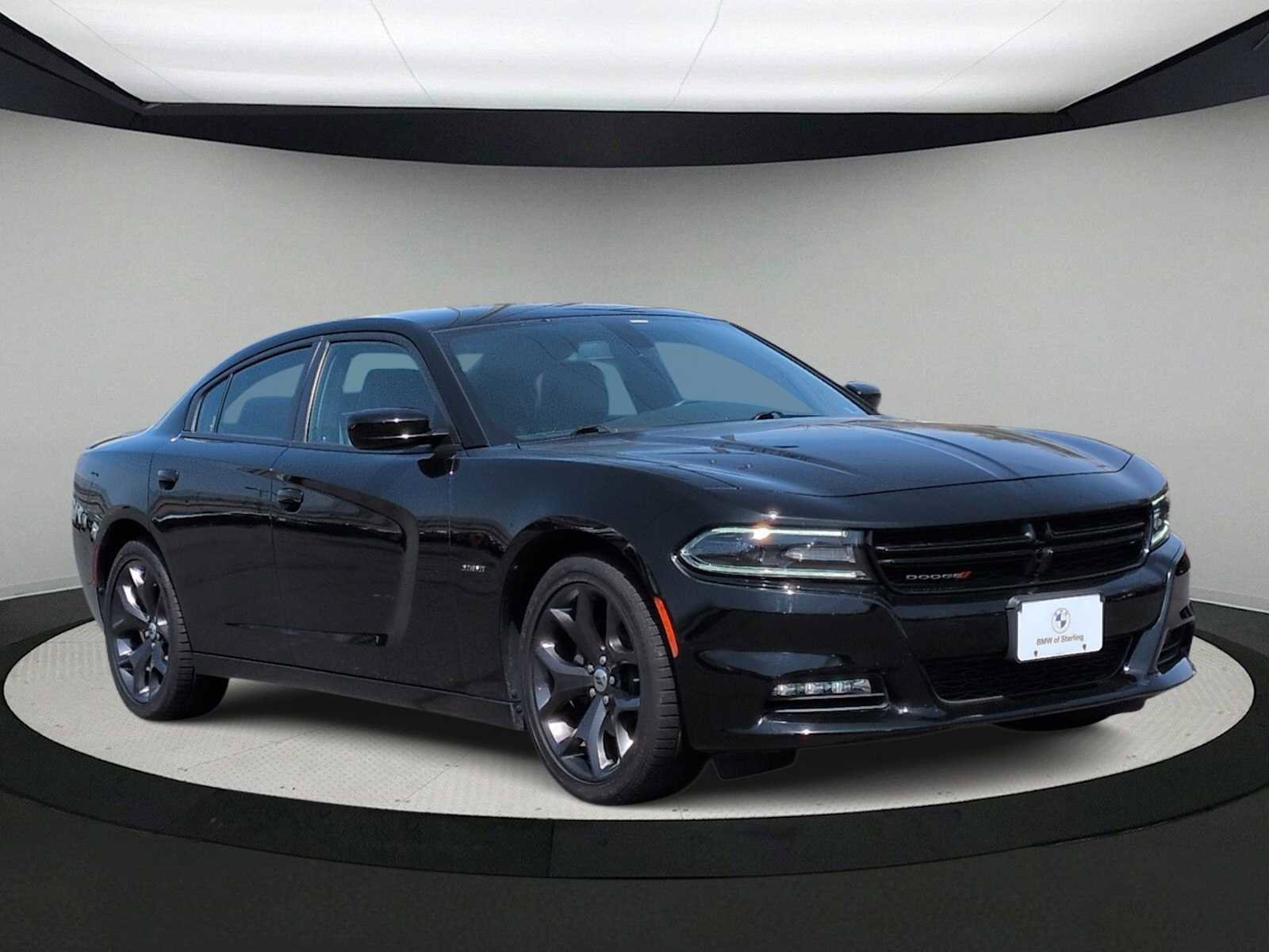 Used 2018 Dodge Charger R/T w/ Plus Group RWD image 2