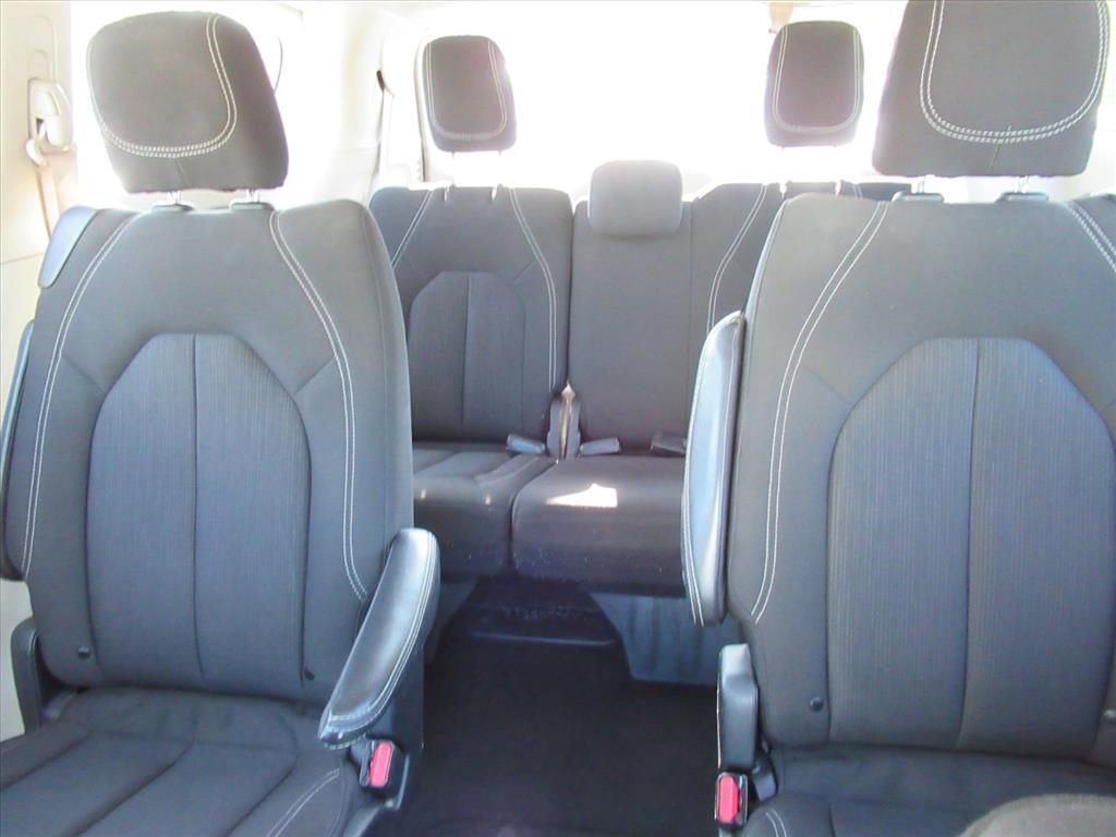 Used 2022 Chrysler Voyager LX image 15