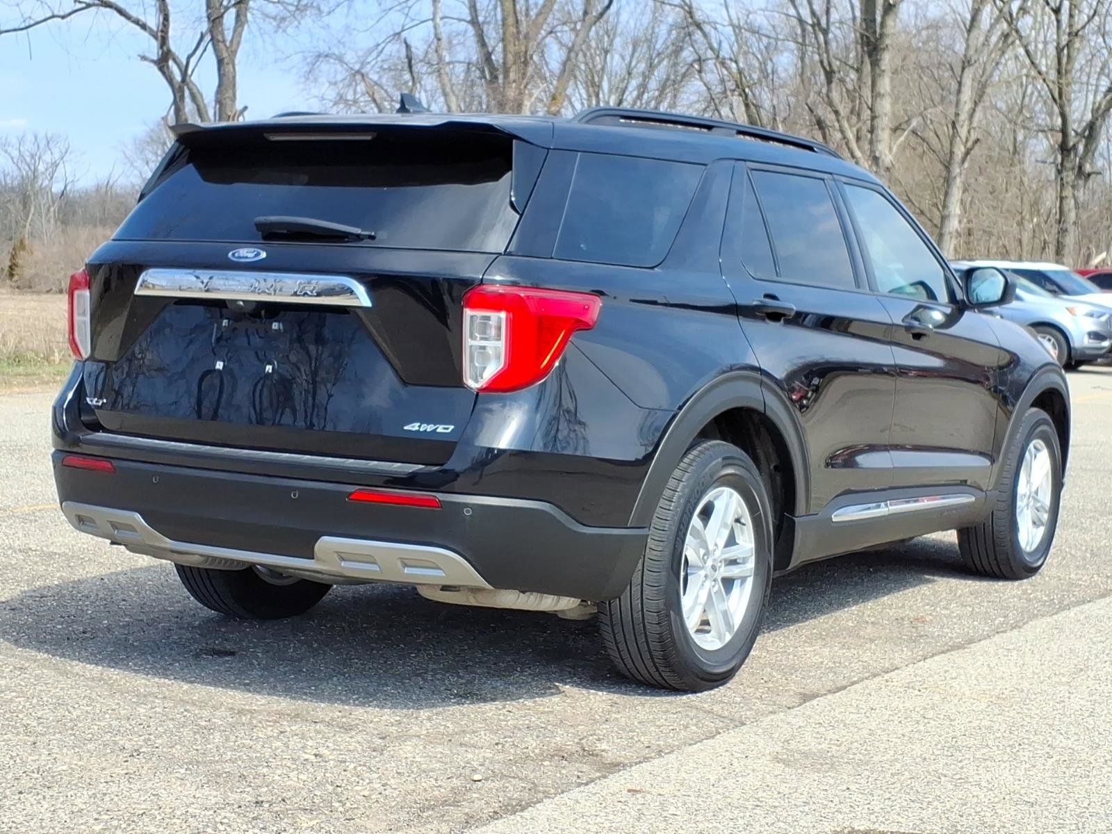 Certified 2023 Ford Explorer XLT w/ Equipment Group 202A AWD/4WD image 7