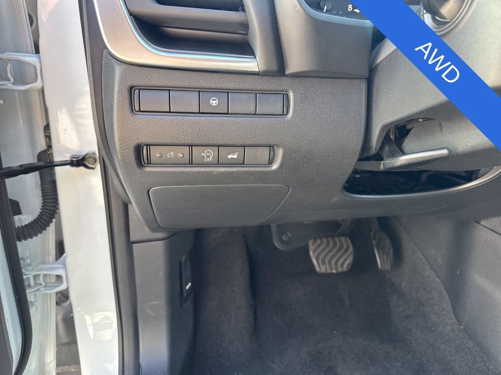 Used 2024 Nissan Rogue SV AWD/4WD image 11