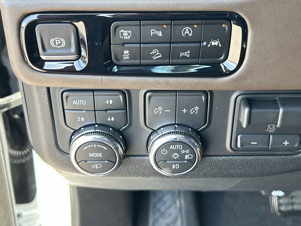 Used 2026 GMC Yukon XL Denali Ultimate AWD/4WD image 18