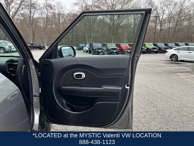 Used 2017 Kia Soul + image 23