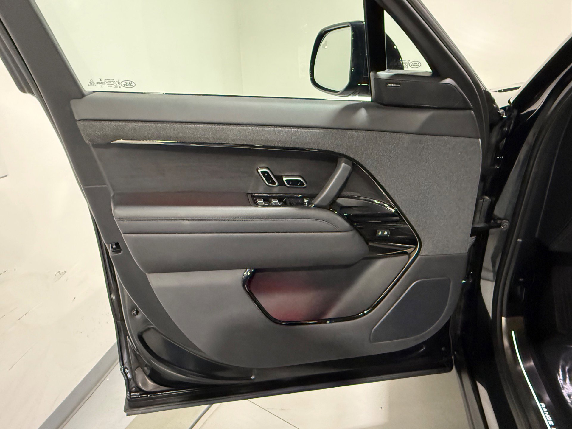 Used 2023 Land Rover Range Rover Sport SE image 16