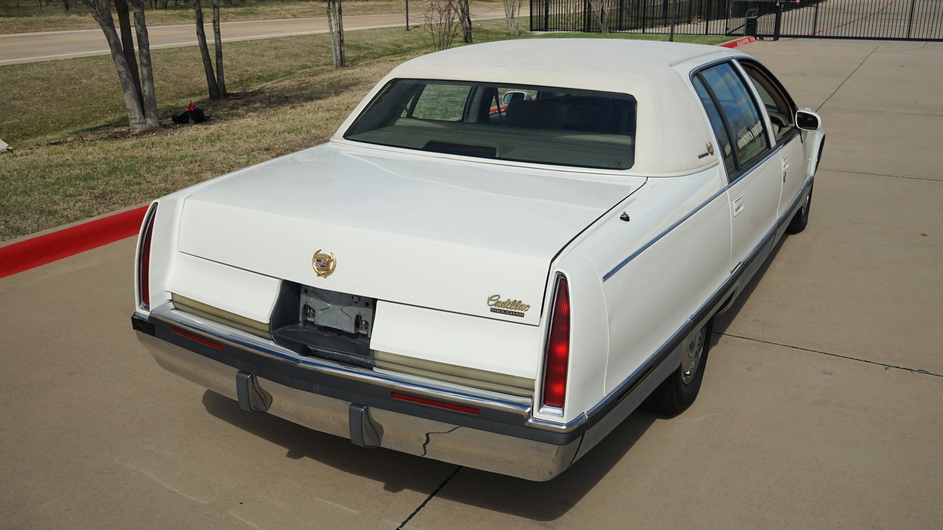 Used 1993 Cadillac Fleetwood Sedan RWD image 14