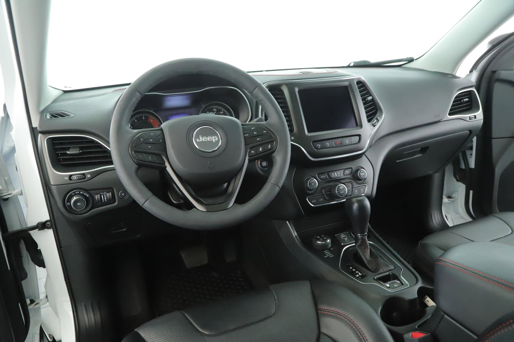 Used 2023 Jeep Cherokee Trailhawk w/ Sun & Sound Group image 2