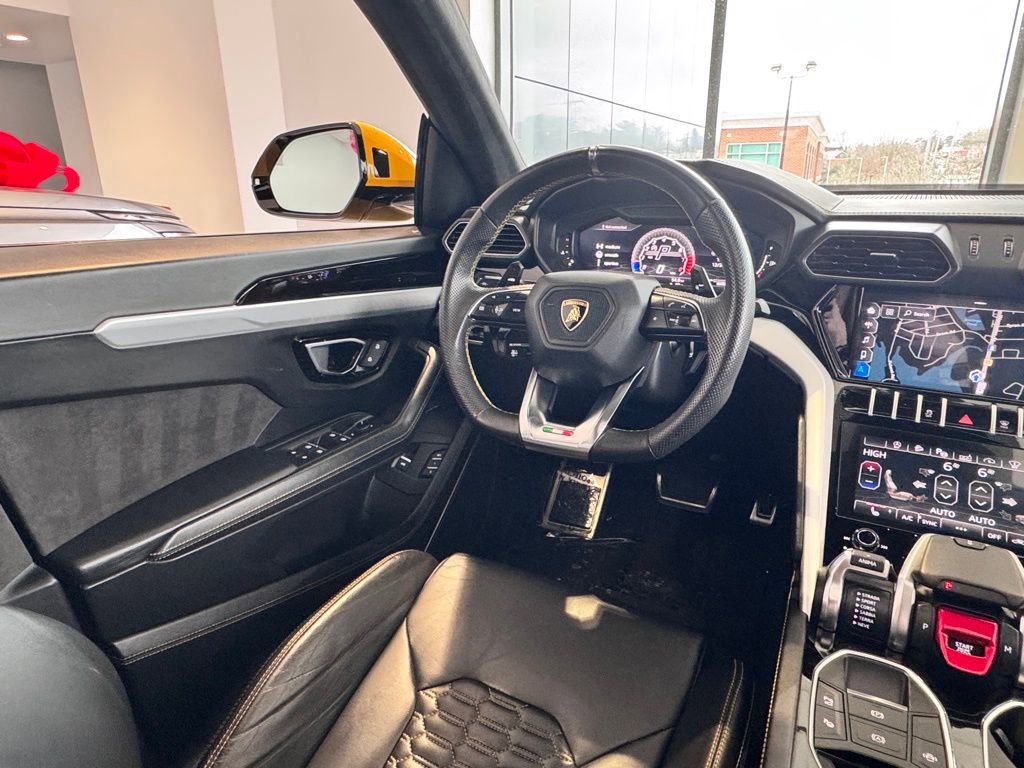 Used 2021 Lamborghini Urus image 33