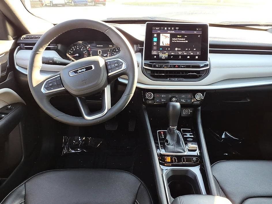 Used 2026 Jeep Compass Limited AWD/4WD image 19