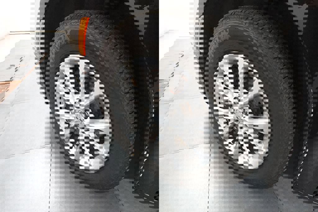 Used 2023 Chrysler Pacifica Touring-L image 28