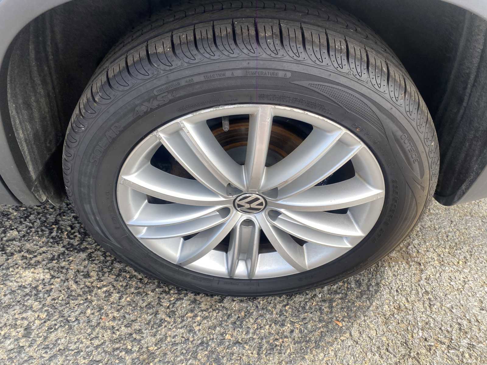 Used 2012 Volkswagen Tiguan SE image 33