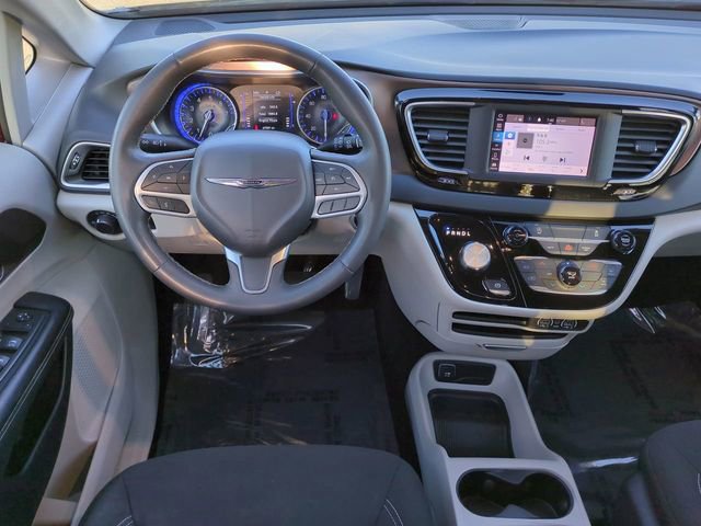 Used 2023 Chrysler Voyager LX image 15