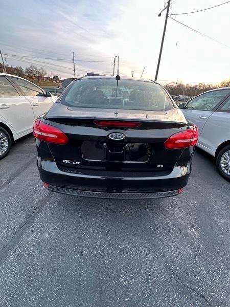 Used 2017 Ford Focus SE image 2