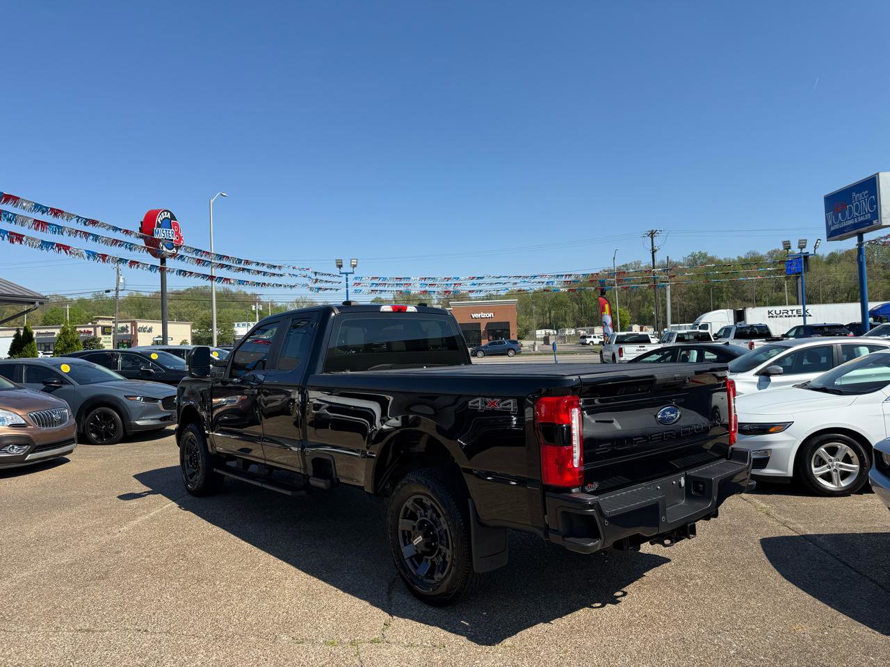 Used 2023 Ford F250 XL w/ STX Appearance Package AWD/4WD image 3