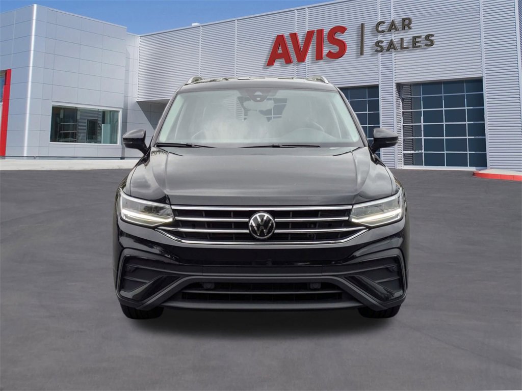 Used 2024 Volkswagen Tiguan SE image 2