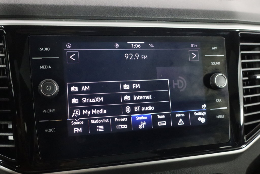 Used 2022 Volkswagen Atlas Cross Sport SE FWD image 33